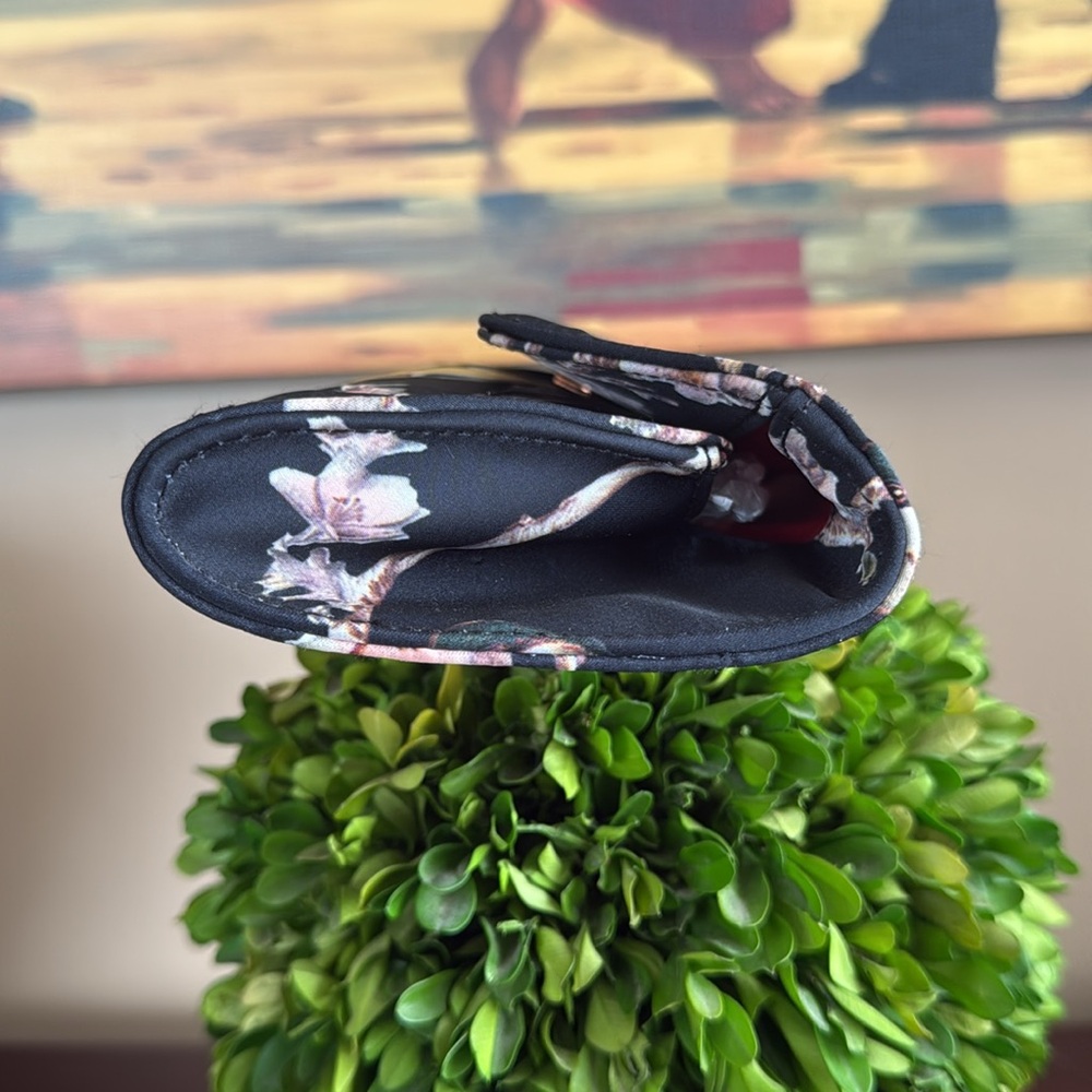 TED BAKER 🖤BLACK🖤 FLORAL BIRD ENVELOPE CLUTCH 🌟EUC🌟 - Picture 8 of 16